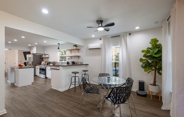 2-bedroom rental at 1318 Edison Dr in San Antonio, TX — photo 4