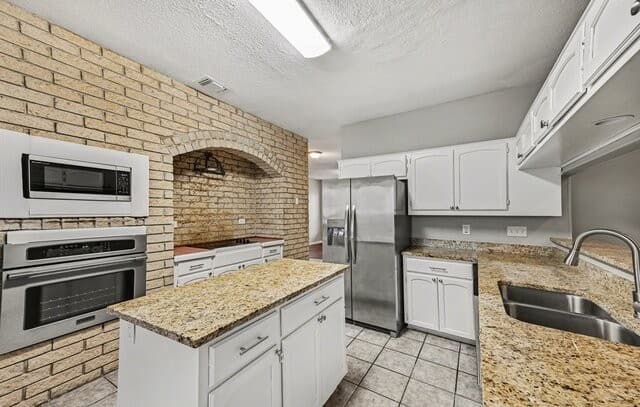 3-bedroom rental at 3713 Hull St in Schertz, TX — photo 5