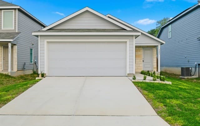 3-bedroom rental at 5253 Morgan Crest in San Antonio, TX — photo 2