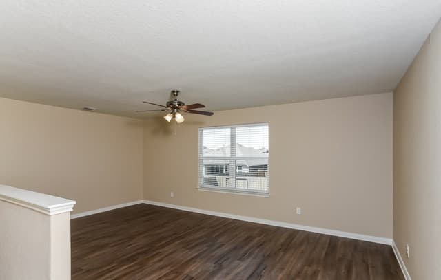 5-bedroom rental at 7811 Oxbow Way in San Antonio, TX — photo 5