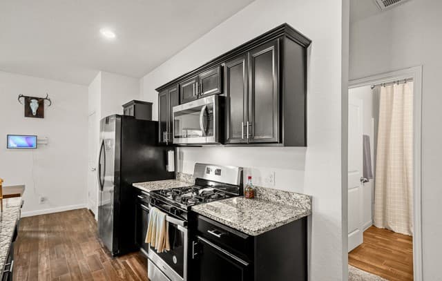 3-bedroom rental at 4909 Hallies Gdn in St Hedwig, TX — photo 5