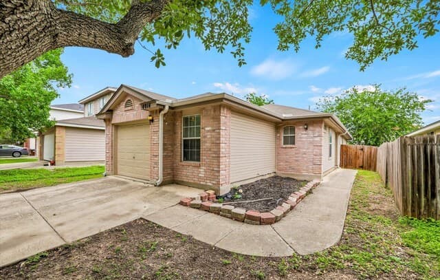 3-bedroom rental at 4014 Sparrow Lk in San Antonio, TX — photo 2