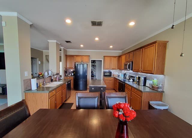 5-bedroom rental at 129 Carmel Dr in Cibolo, TX — photo 4