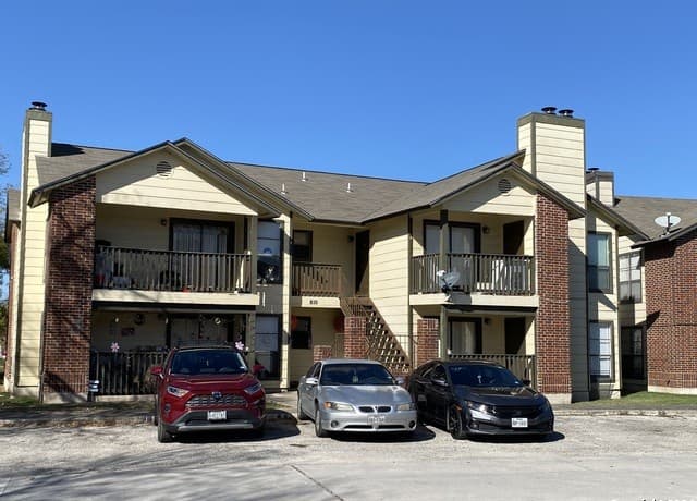 rental at 810 Station St in Converse, TX — photo 1