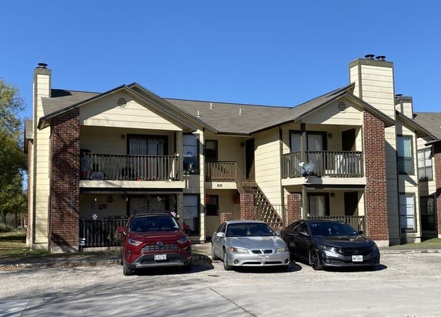 rental at 810 Station St in Converse, TX — photo 2