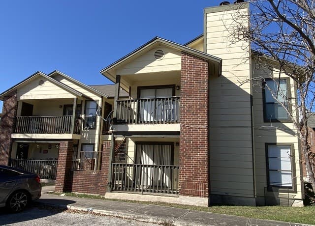 rental at 810 Station St in Converse, TX — photo 4