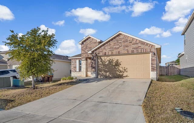 3-bedroom rental at 11839 Silver Arbor in San Antonio, TX — photo 2
