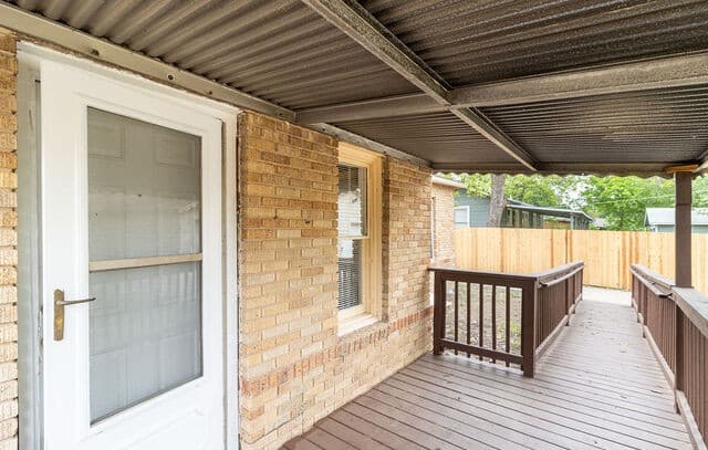 2-bedroom rental at 115 Broadbent Ave in San Antonio, TX — photo 2