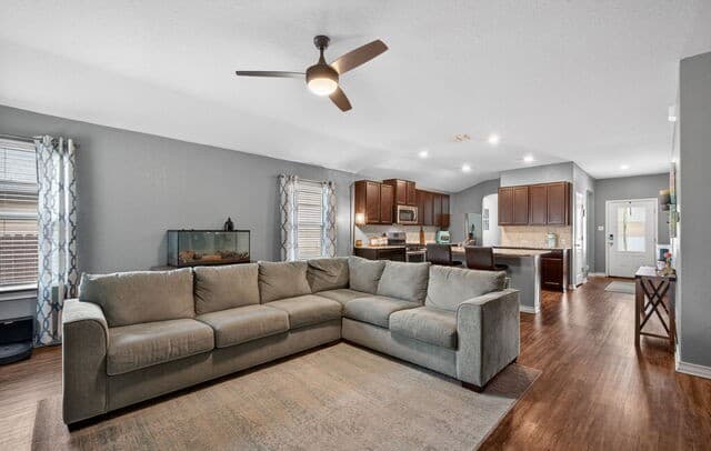 3-bedroom rental at 13335 Hackney Pony in San Antonio, TX — photo 4