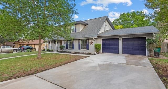 4-bedroom rental at 8338 Delphian Dr in Universal City, TX — photo 2