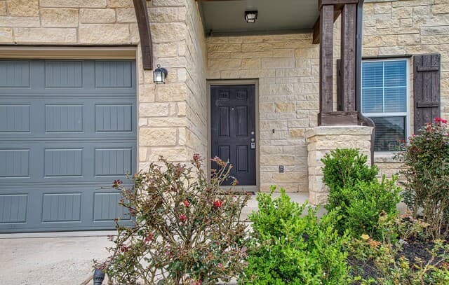 4-bedroom rental at 318 Kotara Canyon in San Antonio, TX — photo 2