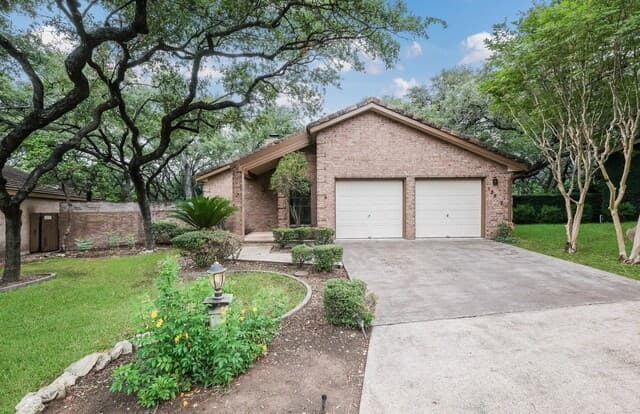 2-bedroom rental at 12503 Enfield Park in San Antonio, TX — photo 1