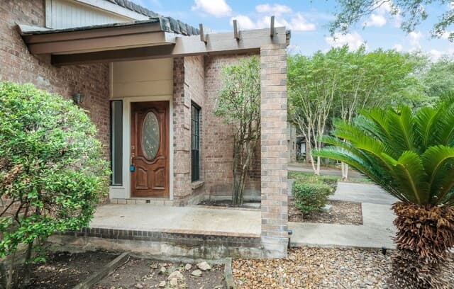 2-bedroom rental at 12503 Enfield Park in San Antonio, TX — photo 2
