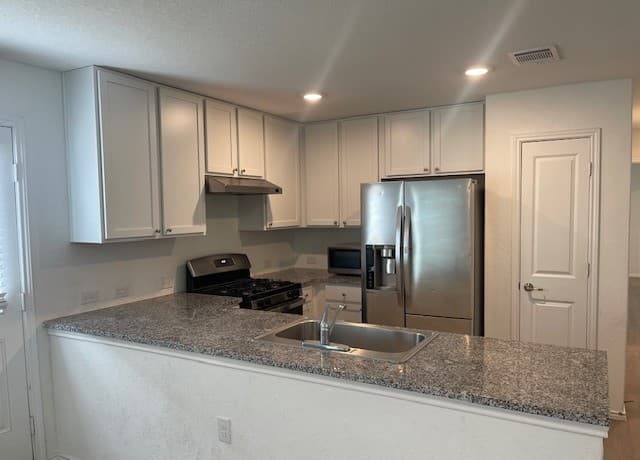 3-bedroom rental at 918 Cook Bend in San Antonio, TX — photo 4