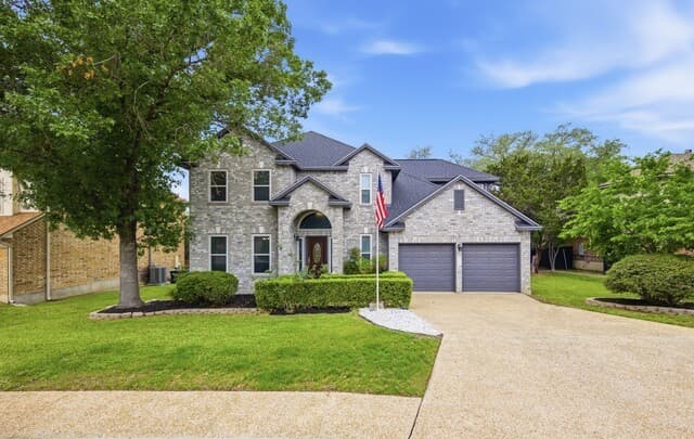 5-bedroom rental at 18143 Summer Knoll Dr in San Antonio, TX — photo 1