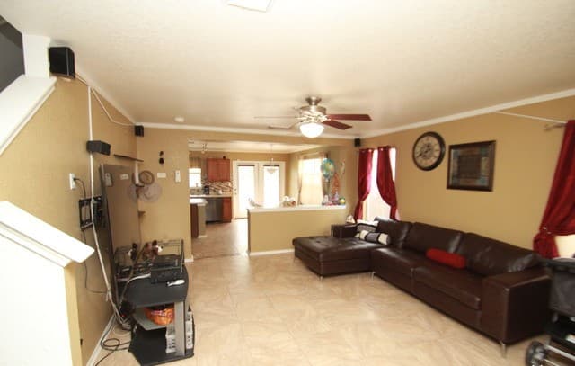 3-bedroom rental at 302 Agency Oaks in San Antonio, TX — photo 3