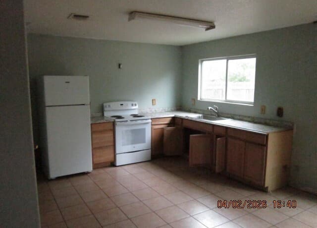 3-bedroom rental at 8319 Sweet Maiden St in San Antonio, TX — photo 2
