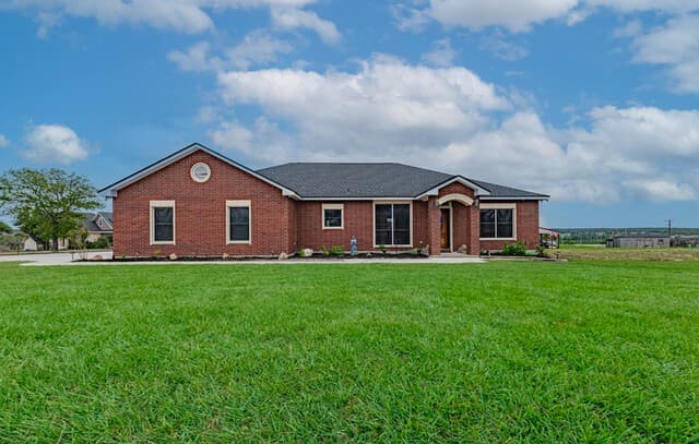 4-bedroom rental at 700 Lake Valley in La Vernia, TX — photo 1
