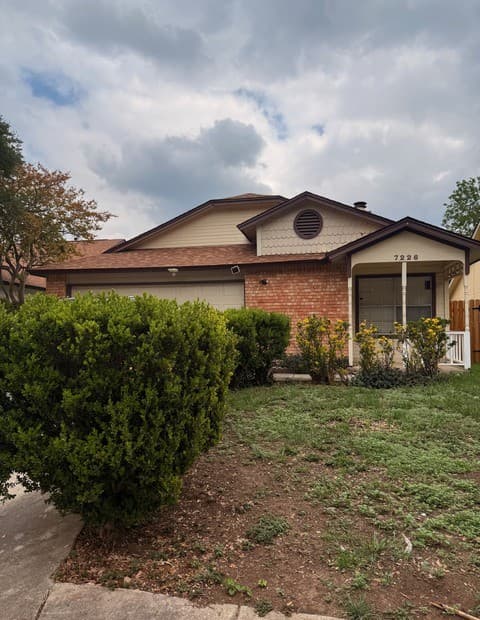 3-bedroom rental at 7226 Lansbury Dr in San Antonio, TX — photo 2