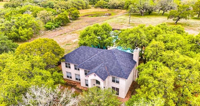 4-bedroom rental at 78 Marx Lane in La Vernia, TX — photo 2