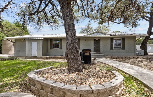 2-bedroom rental at 24210 Scenic Loop in San Antonio, TX — photo 1