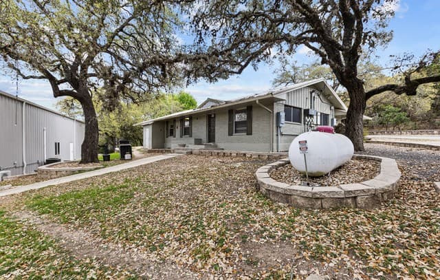 2-bedroom rental at 24210 Scenic Loop in San Antonio, TX — photo 2