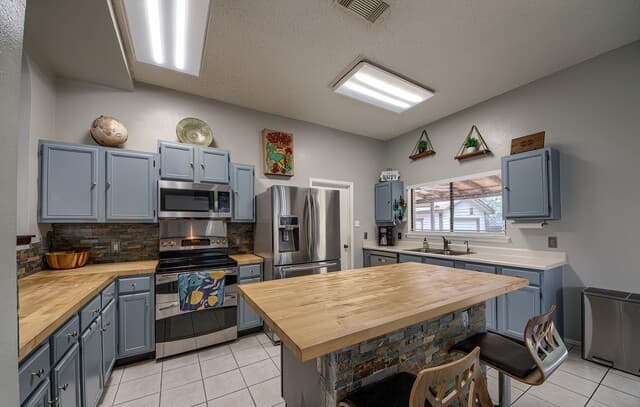 3-bedroom rental at 3426 Heather Blf in San Antonio, TX — photo 4