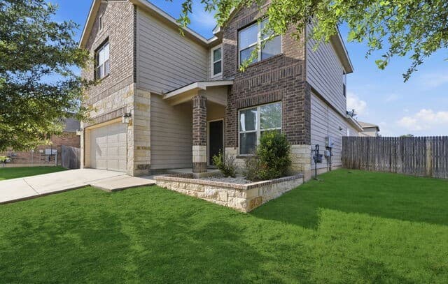 4-bedroom rental at 13307 Pecos Parke in San Antonio, TX — photo 1