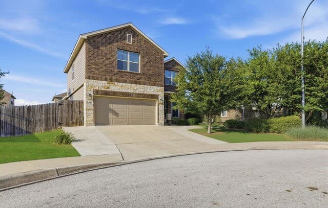 4-bedroom rental at 13307 Pecos Parke in San Antonio, TX — photo 2