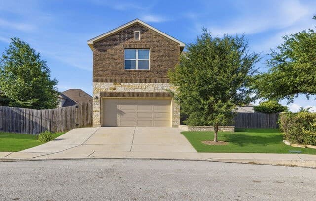 4-bedroom rental at 13307 Pecos Parke in San Antonio, TX — photo 3