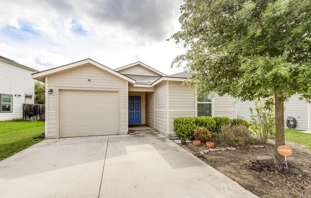 3-bedroom rental at 4222 Salado Crest in San Antonio, TX — photo 1