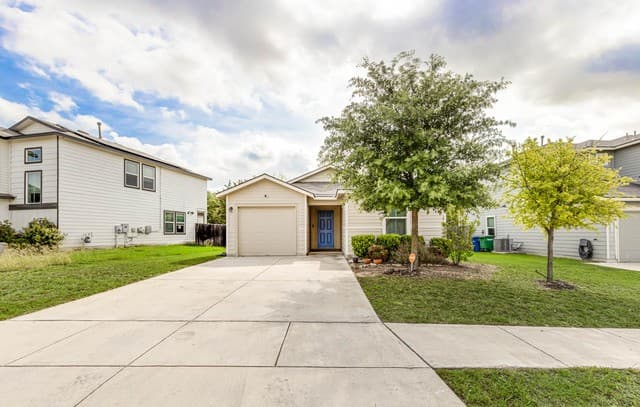 3-bedroom rental at 4222 Salado Crest in San Antonio, TX — photo 2