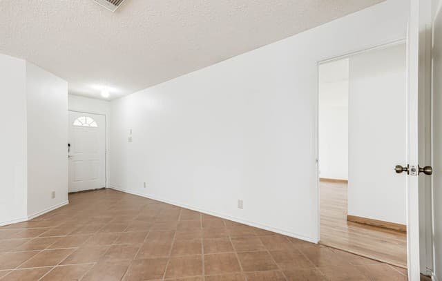 3-bedroom rental at 7039 Mary Todd in San Antonio, TX — photo 4