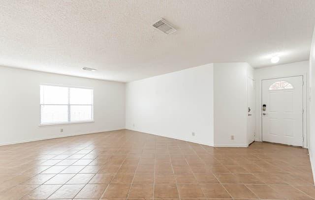 3-bedroom rental at 7039 Mary Todd in San Antonio, TX — photo 5