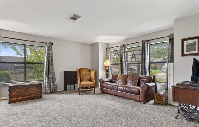 3-bedroom rental at 11002 Forest Breeze in Live Oak, TX — photo 4