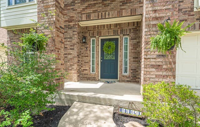 5-bedroom rental at 206 Olympic Dr in Cibolo, TX — photo 2