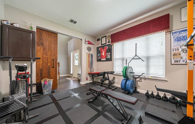 5-bedroom rental at 206 Olympic Dr in Cibolo, TX — photo 4