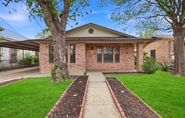 2-bedroom home for sale at 425 Sandmeyer st in San Antonio TX