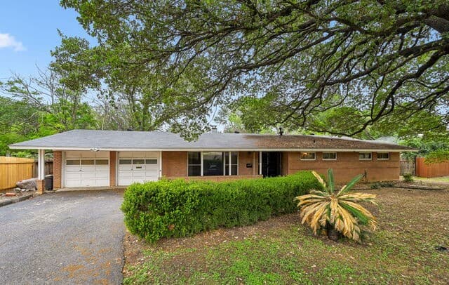 2-bedroom rental at 7906 Robin Rest Dr in San Antonio, TX — photo 1