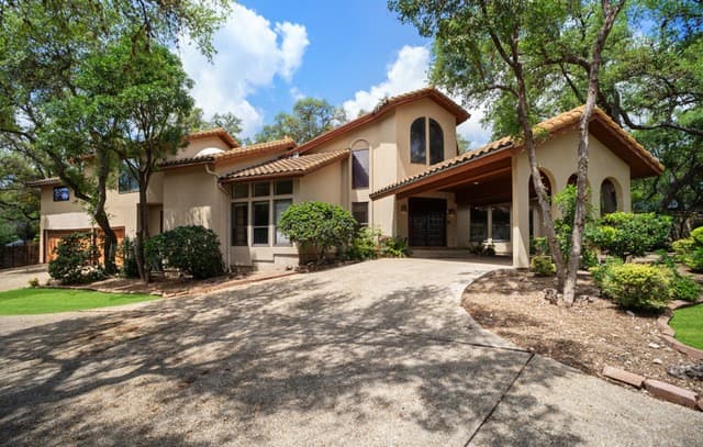 4-bedroom rental at 13137 Hunters Ledge in San Antonio, TX — photo 2