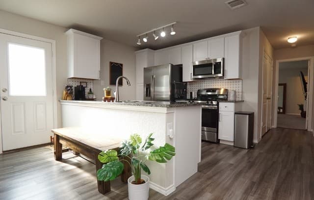 3-bedroom rental at 4231 Mesa Cv in San Antonio, TX — photo 2