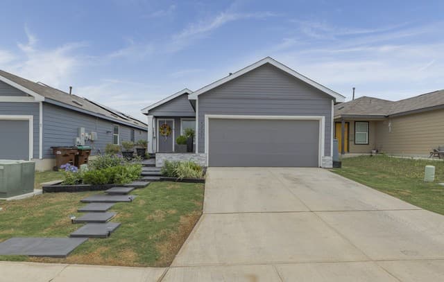 4-bedroom rental at 4223 Osmosis Dr in San Antonio, TX — photo 3