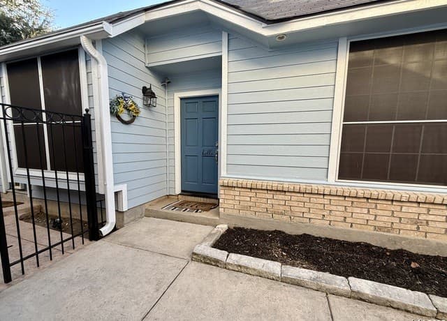 4-bedroom rental at 18 Brieley in San Antonio, TX — photo 2