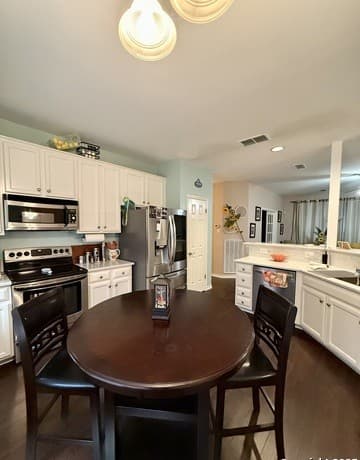 4-bedroom rental at 18 Brieley in San Antonio, TX — photo 5