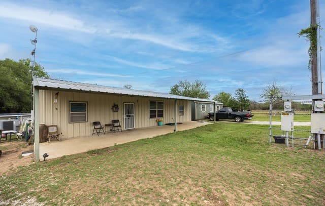 2-bedroom rental at 14090 Ted Williams Rd in Atascosa, TX — photo 2