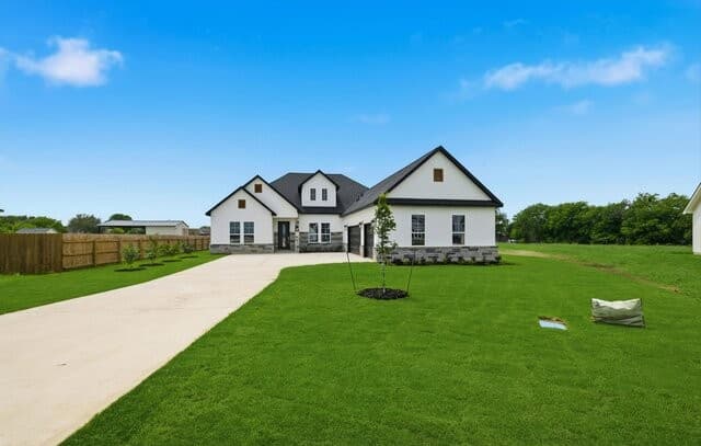 4-bedroom rental at 305 Venado Oaks in Castroville, TX — photo 2