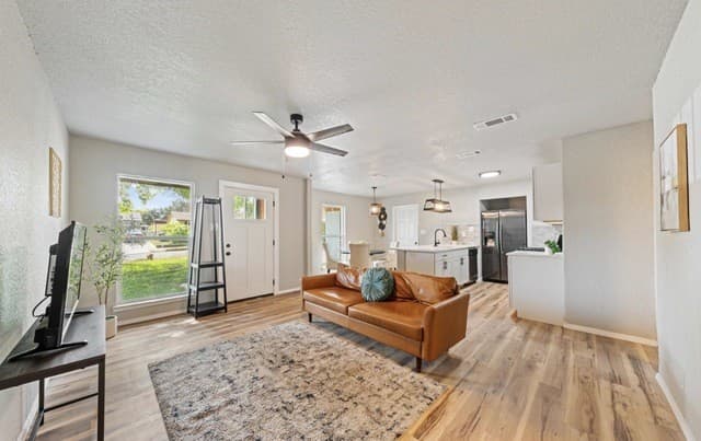 4-bedroom rental at 6019 Sandwick Dr in San Antonio, TX — photo 3