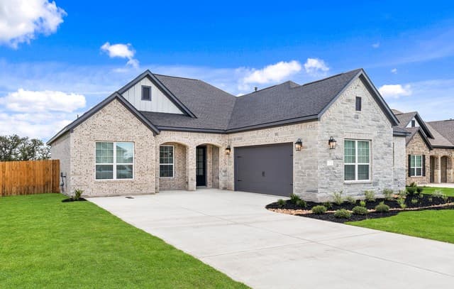 3-bedroom rental at 191 Azalea Aly in Castroville, TX — photo 2