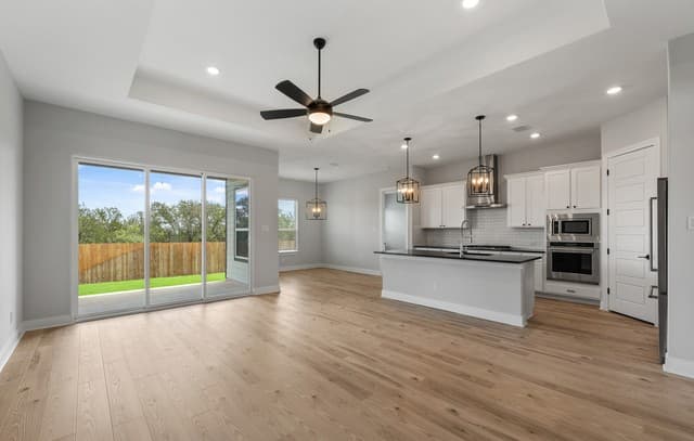 3-bedroom rental at 191 Azalea Aly in Castroville, TX — photo 4