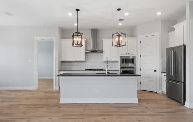 3-bedroom rental at 191 Azalea Aly in Castroville, TX — photo 5